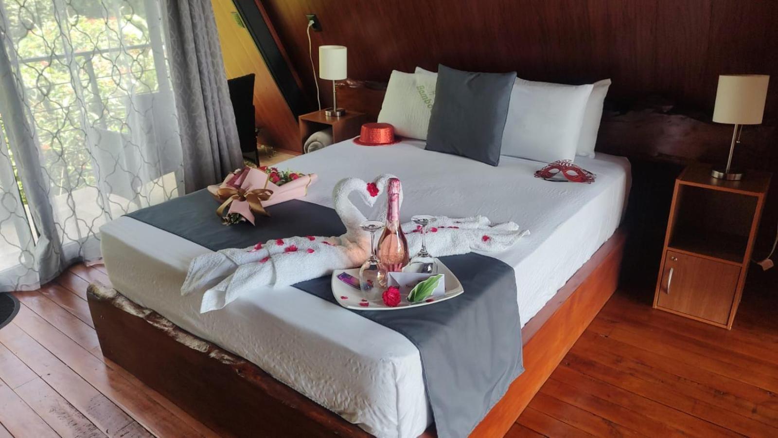 Yarumo Lodge, Rio Celeste Black Chalets Bijagua Esterno foto
